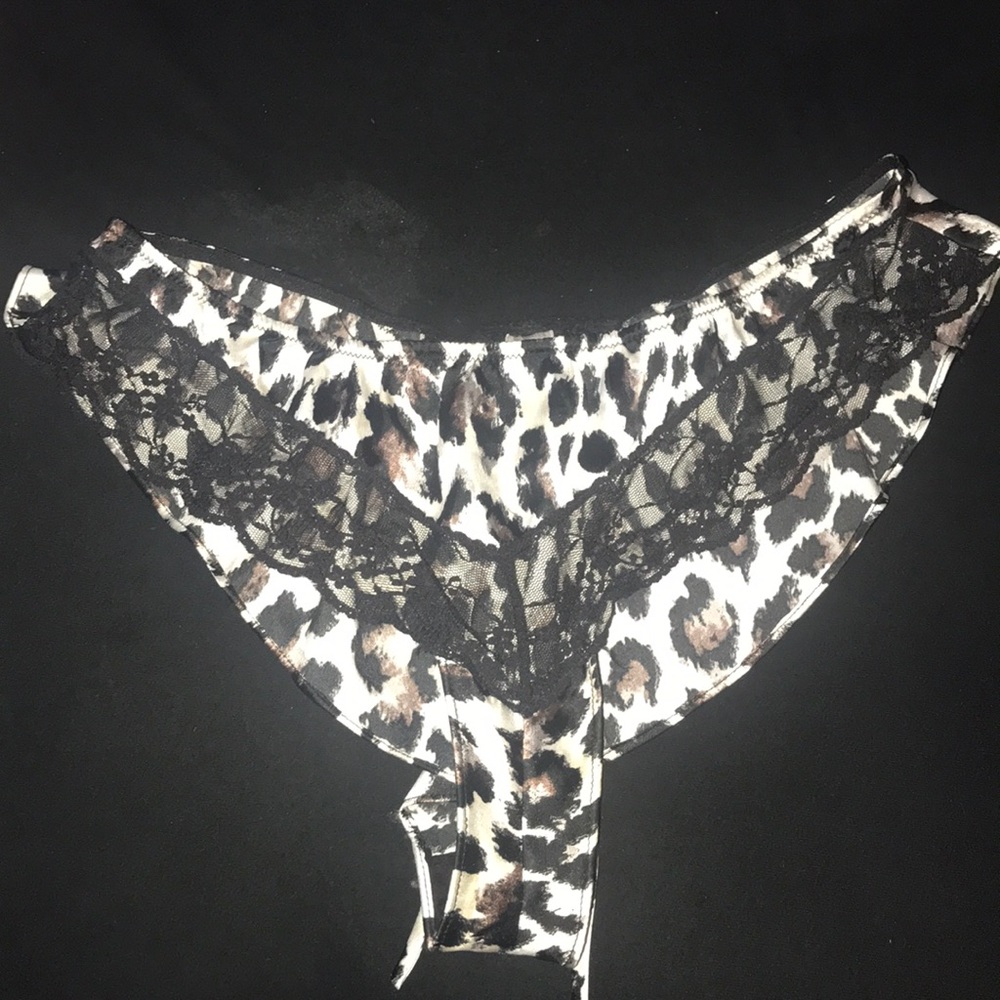 VICTORIAS SECRET WHITE & BLACK CHEETAH UNDERWEAR